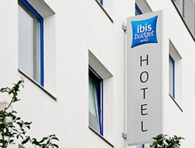 Ibis Budget Nanterre La Defense Esterno foto